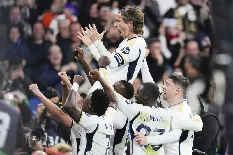Luka Modrić: Huyền Thoại Giữa Sân Cỏ, Người Kiến Tạo Giấc Mơ 3 Luka Modrić Luka Modrić ăn mừng bàn thắng cho Real Madrid phần 4