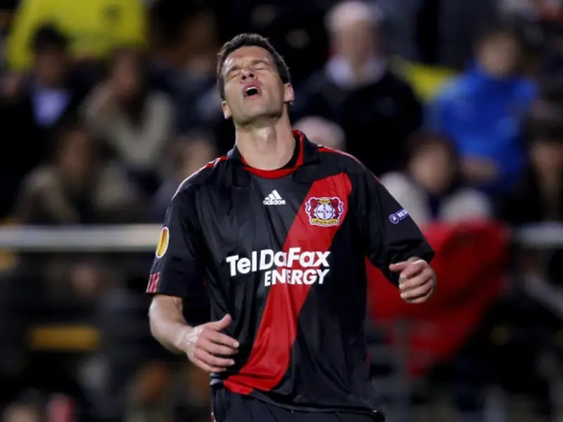 Michael Ballack: Huyền Thoại Tiền Vệ Đức Và Hành Trình Đầy Biến Động 2 Michael Ballack Michael Ballack thi đấu cho Bayer Leverkusen phần 3