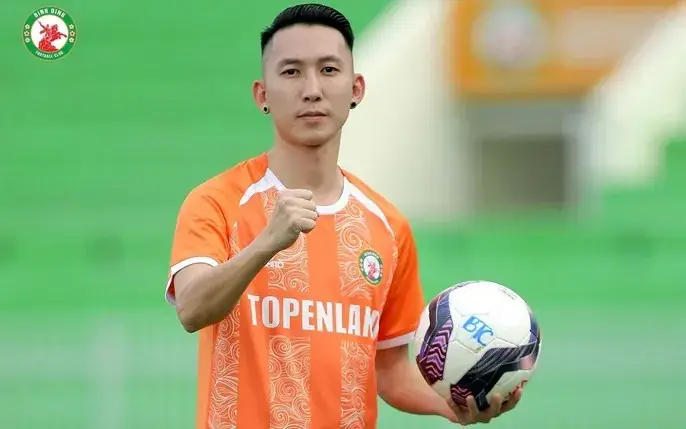 Nghiêm Xuân Tú: Hành Trình Vượt Khó Của "Vua Tạt Bóng" Làng Túc Cầu 2 Nghiêm Xuân Tú Nghiêm Xuân Tú trong màu áo Than Quảng Ninh