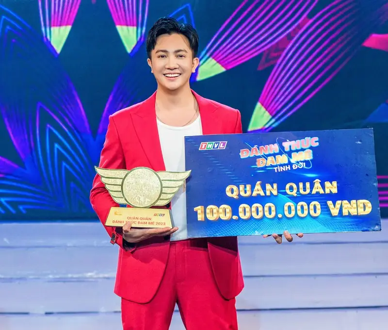 Nguyễn Bảo Quân Nguyễn Bảo Quân nhận giải thưởng