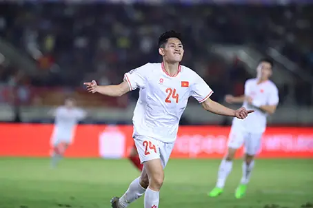 Nguyễn Hai Long: Hành Trình Trưởng Thành Của Ngôi Sao Tiền Vệ Việt Nam 2 Nguyễn Hai Long Nguyễn Hai Long thi đấu cho Than Quảng Ninh