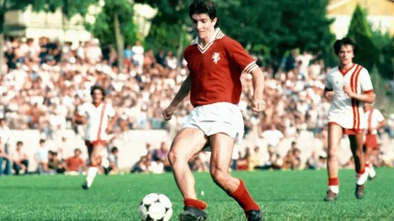 Paolo Rossi: Hành Trình Huyền Thoại Của Vua Phá Lưới World Cup 1982 2 Paolo Rossi Paolo Rossi trong màu áo Lanerossi Vicenza phần 3