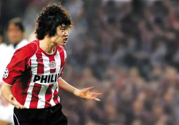 Park Ji-sung: Hành Trình Huyền Thoại Từ Châu Á Đến Đỉnh Cao Châu Âu 2 Park Ji-sung Park Ji-sung trong màu áo Kyoto Purple Sanga phần 3