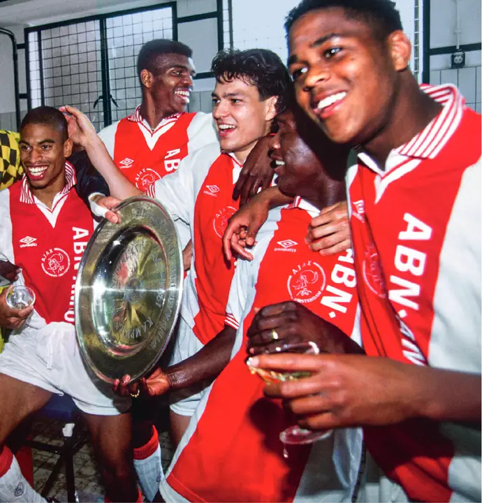 Patrick Kluivert Patrick Kluivert ăn mừng bàn thắng cho Ajax phần 3