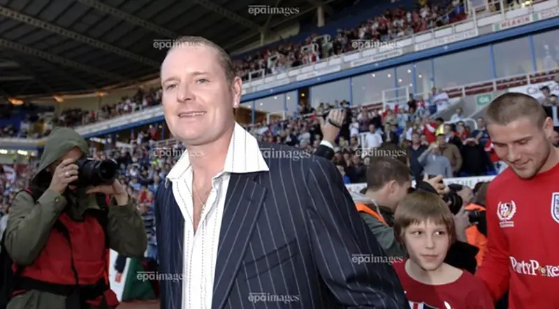 Paul Gascoigne: Huyền thoại "Gazza" và hành trình đầy biến động 2 Paul Gascoigne Paul Gascoigne trong màu áo Newcastle United phần 3