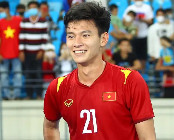 Phan Tuấn Tài: Hành Trình Trưởng Thành Của Hậu Vệ Tài Năng Bóng Đá Việt 2 Phan Tuấn Tài Phan Tuấn Tài thi đấu