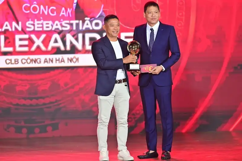 Phan Văn Long Phan Văn Long nhận giải thưởng