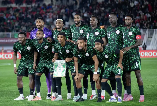 Rashidi Yekini: Biểu tượng săn bàn và hành trình huyền thoại 3 Rashidi Yekini Rashidi Yekini ăn mừng bàn thắng cho Nigeria phần 4