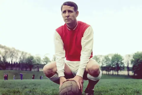 Raymond Kopa: Hành Trình Vươn Lên Từ Hầm Mỏ Đến Huyền Thoại Bóng Đá Pháp 2 Raymond Kopa Raymond Kopa trong màu áo Stade de Reims phần 3