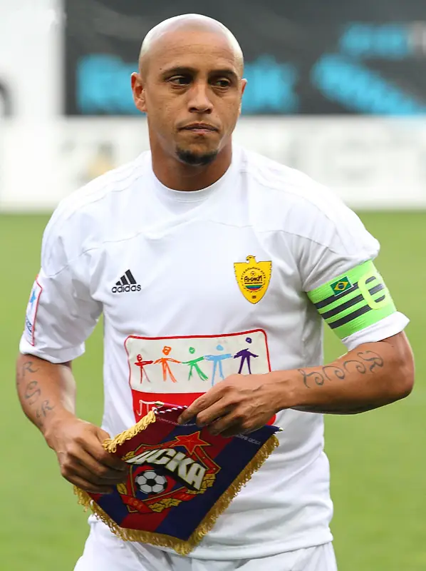 roberto carlos chan dung cau thu roberto carlos 0
