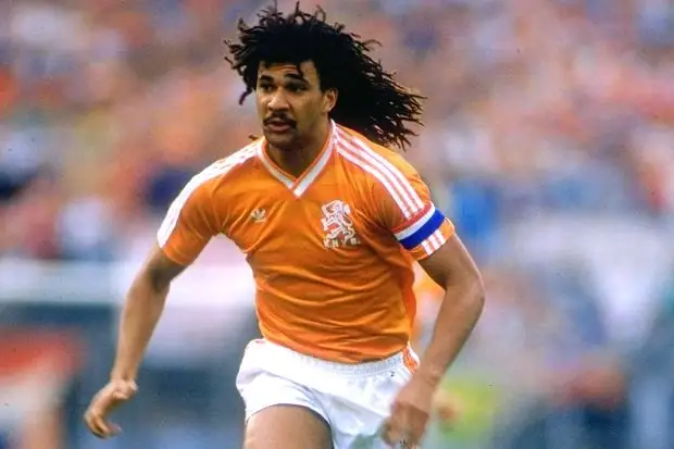 Ruud Gullit: Hành trình "Tulip Đen" vĩ đại của bóng đá Hà Lan 3 Ruud Gullit Ruud Gullit ăn mừng bàn thắng cho AC Milan phần 4