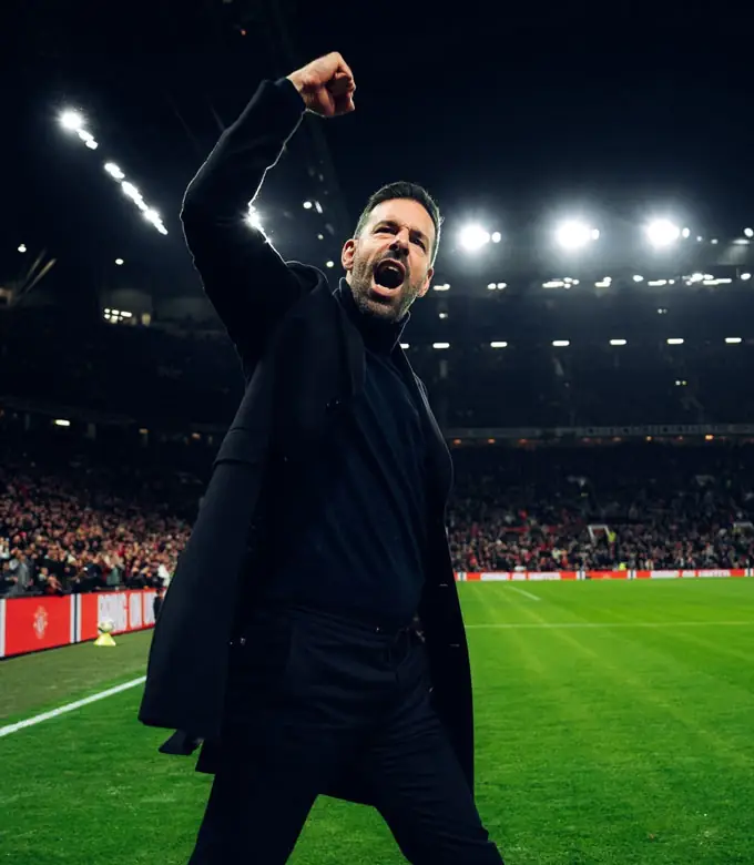 Ruud van Nistelrooy Ruud van Nistelrooy ăn mừng bàn thắng cho Manchester United phần 4