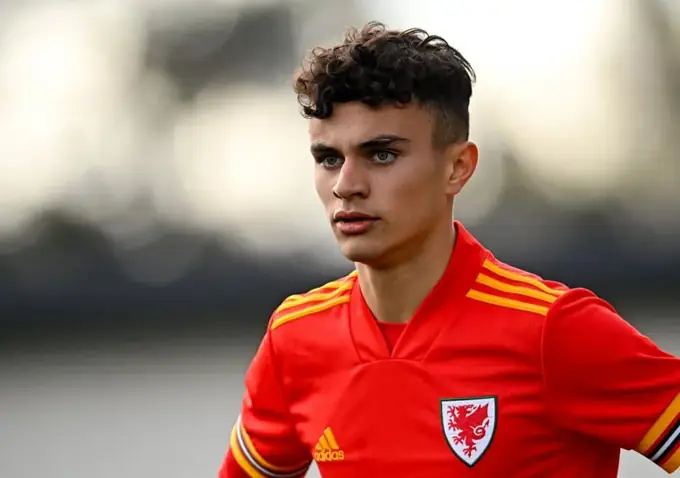 Ryan Giggs Ryan Giggs khoác áo ĐT Wales phần 4