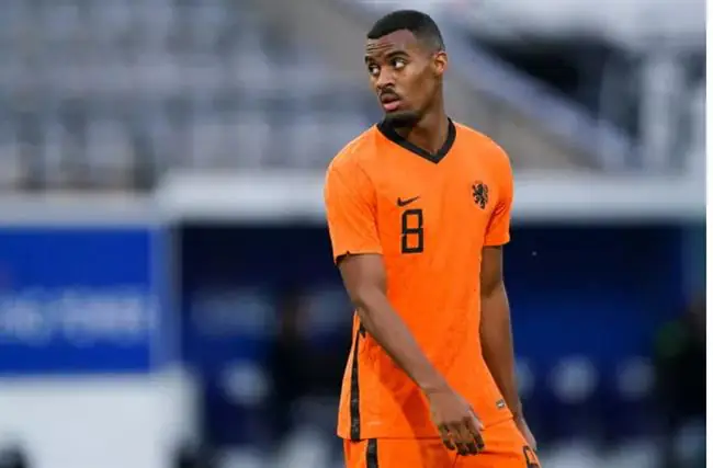 Ryan Gravenberch: Hành Trình Tài Năng Từ Ajax Đến Liverpool 3 Ryan Gravenberch Ryan Gravenberch trong màu áo ĐT Hà Lan phần 4