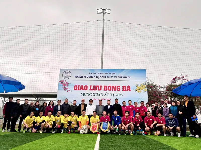 Sân bóng đá tại Hà Nội Sân bóng Đại học Quốc Gia Hà Nội