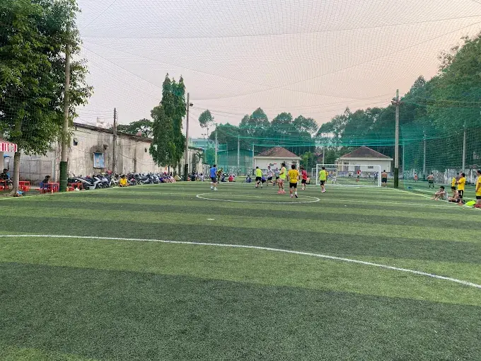 Sân bóng đá Phường Bình An: Khám phá các điểm đến hot nhất 2026 5 san bong da tai phuong binh an san da banh quyen binh thanh