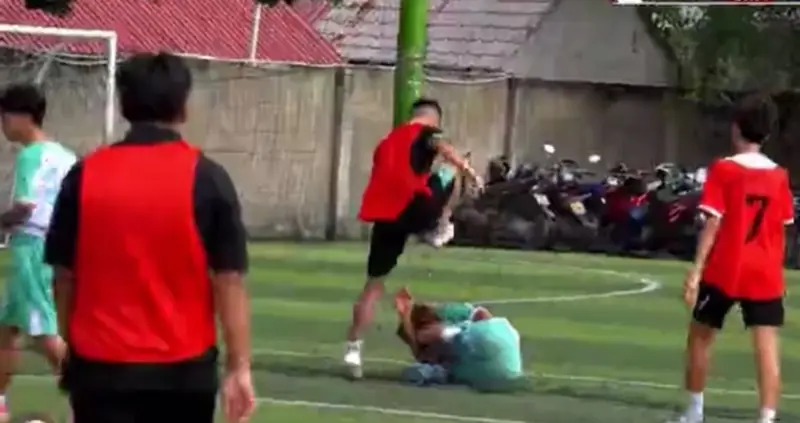 Sân bóng đá tại Phường Cầu Ông Lãnh Sân bóng đá - bóng chuyền Thuận Phú