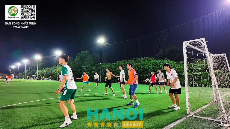 Sân Bóng Hàng Đào: Top 10 Địa Điểm "Cháy" Hết Mình Năm 2026 8 san bong da tai phuong hang dao san bong long bien
