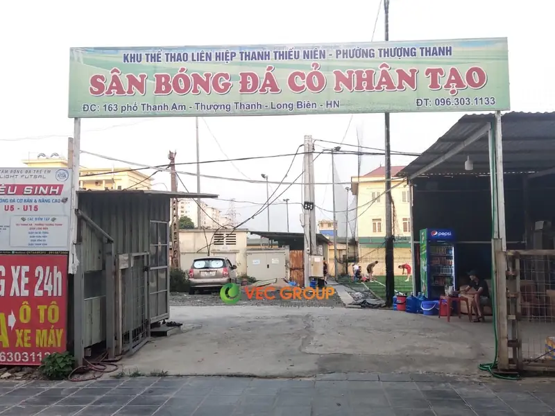 Sân bóng đá tại Quận Long Biên Sân bóng Thanh Niên Thượng Thanh