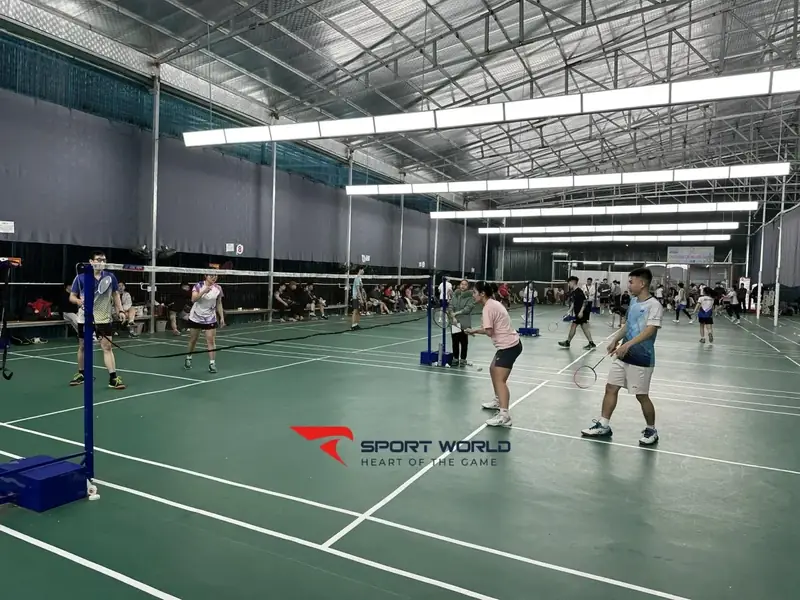 sân cầu lông Hà Nội người chơi cầu lông