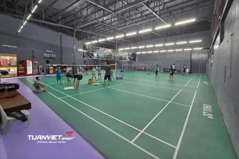 Khám Phá Sân Cầu Lông Tại Đắk Lắk: Top Địa Điểm Chất Lượng Nhất 2026 2 Sân cầu lông tại Đắk Lắk Sân cầu lông Metrobadminton