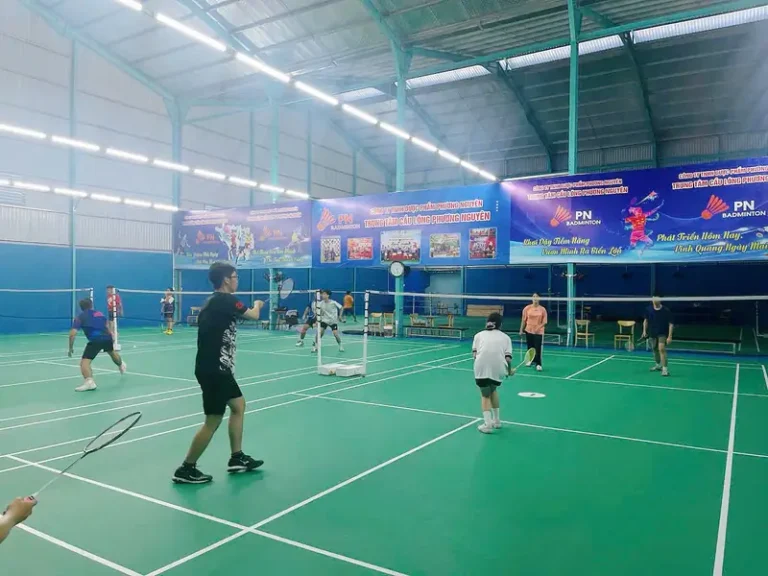 san cau long tai dong thap san cau long nguyen voi khong gian thoang dang