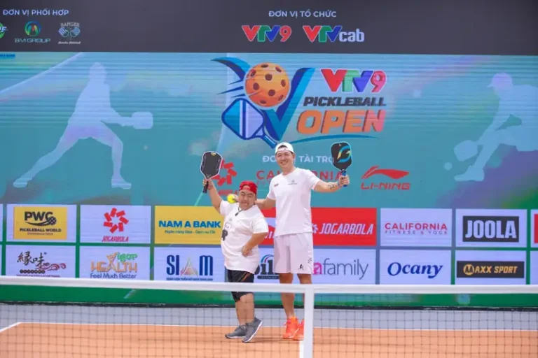 san cau long tai quan 3 san cau long vigor sport voi cac van dong vien dang thi dau