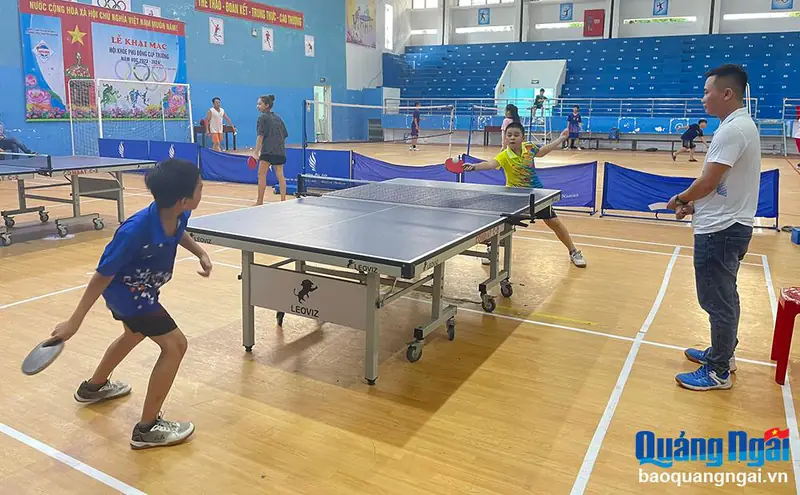 Sân Cầu Lông Quảng Ngãi: Top 10 Địa Điểm Chơi Badminton Lý Tưởng 2026 8 Sân cầu lông tại Quảng Ngãi Câu lạc bộ Cầu lông -Pickleball THCS TRẦN PHÚ