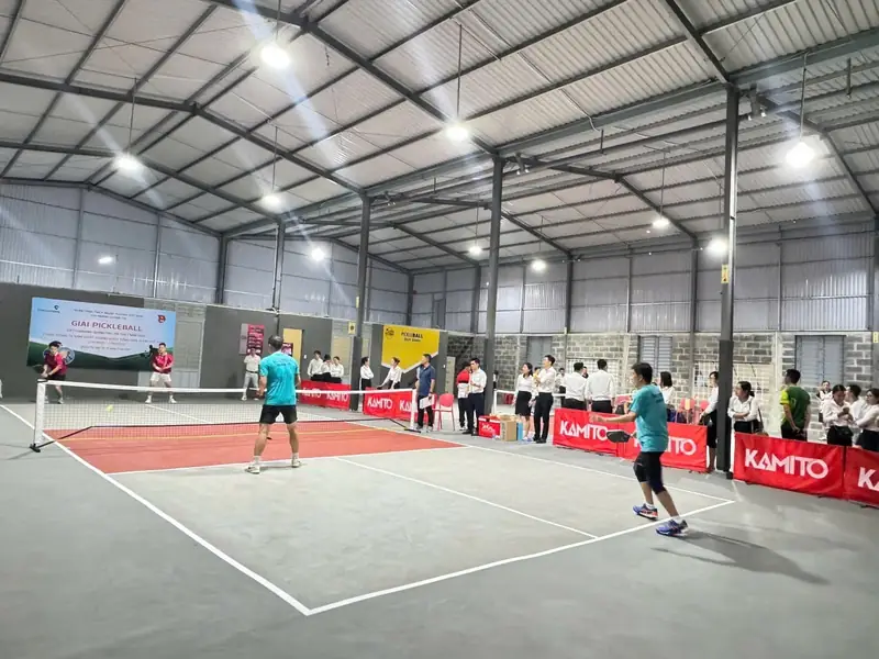 Sân cầu lông tại Quảng Trị Pickleball Duy Đình với người chơi