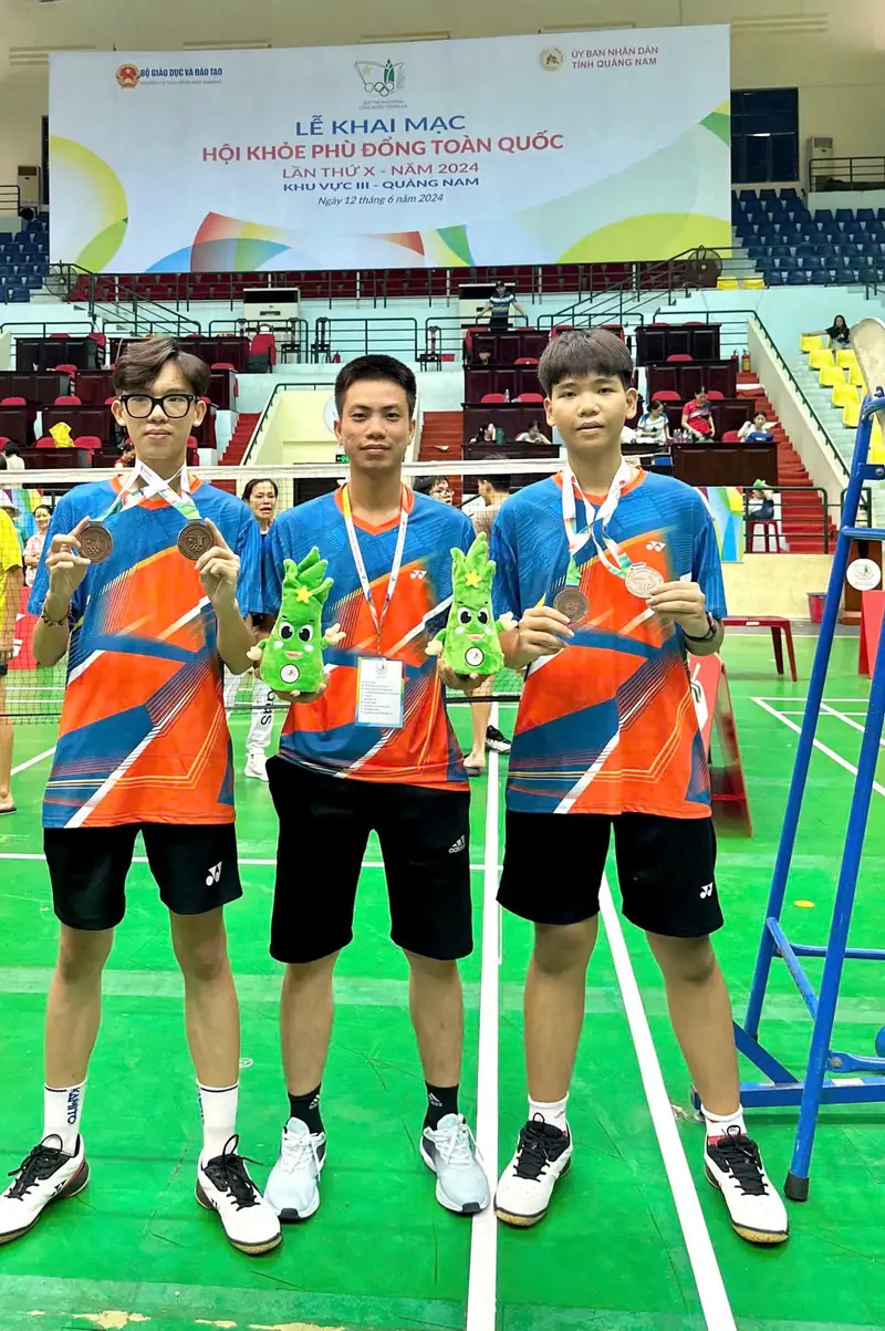 Sân cầu lông tại Quảng Trị Sân cầu lông Phúc Vũ Badminton với logo