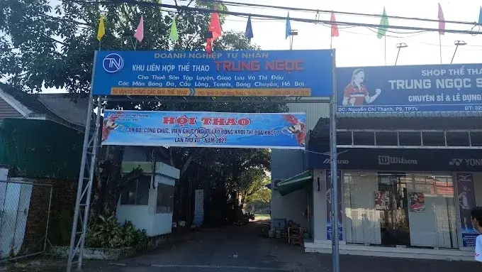 Sân cầu lông tại Trà Vinh Pickleball Trung Ngọc