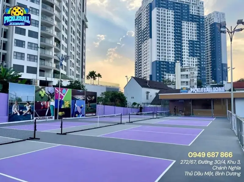Khám Phá Sân Pickleball Ngoài Trời Tại Bình Dương: Top Địa Điểm Chất Lượng 2026 2 Sân pickleball ngoài trời tại bình dương Zone pickleball club