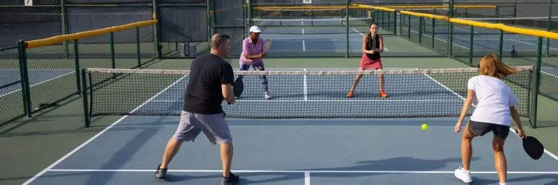 Sân Pickleball Đà Nẵng 2026: Khám Phá 10 Điểm Chơi Đỉnh Cao 2 Sân pickleball tại Đà Nẵng Sân HAPPY PICKLEBALL với không gian trẻ trung