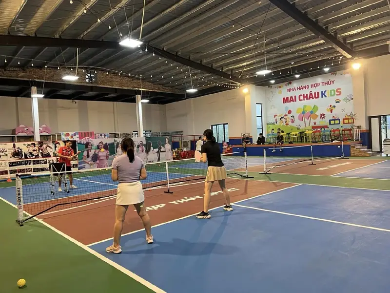Sân pickleball tại Hòa Bình Sân Pickleball Mai Châu