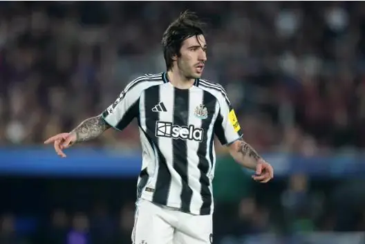 Sandro Tonali: Hành trình từ Sao mai đến Ngôi sao ở Newcastle 2 Sandro Tonali Sandro Tonali trong màu áo Brescia phần 3