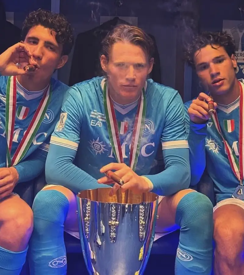 Scott McTominay: Hành trình từ học viện đến ngôi sao ĐT Scotland 3 Scott McTominay Scott McTominay ăn mừng bàn thắng cho Napoli phần 4