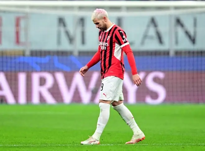 Hành Trình Thăng Hoa Của Theo Hernández: Từ Sao Mai Đến Hậu Vệ Trái Đỉnh Cao 3 Theo Hernández Theo Hernandez trong màu áo AC Milan phần 4