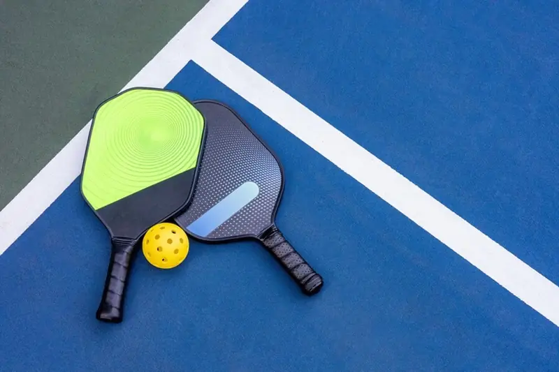 Giải Mã 100+ Thuật Ngữ Pickleball: Từ A-Z Cho Tay Vợt Chuyên Nghiệp 2026 4 thuật ngữ pickleball thường gặp vợt pickleball và bóng