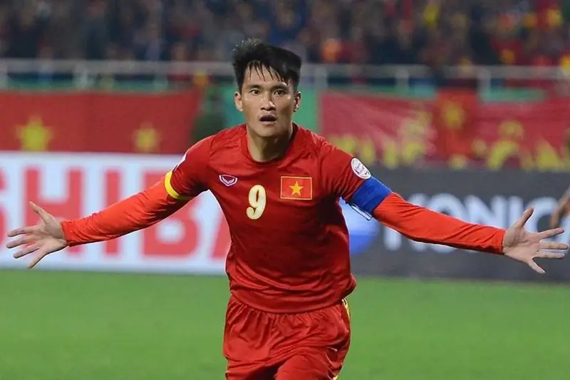 Lê Công Vinh: Huyền Thoại Sân Cỏ, Biệt Danh CV9 & Hành Trình Chinh Phục Đỉnh Cao 2026 4 tiểu sử lê công vinh lê công vinh rê bóng