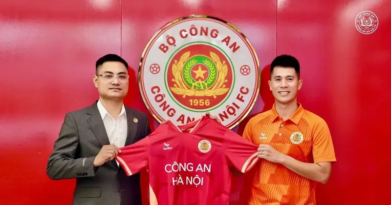 Trần Đình Trọng: Hành Trình Đầy Chông Gai Của Trung Vệ Tài Hoa 2 Trần Đình Trọng Trần Đình Trọng thi đấu trong màu áo CLB