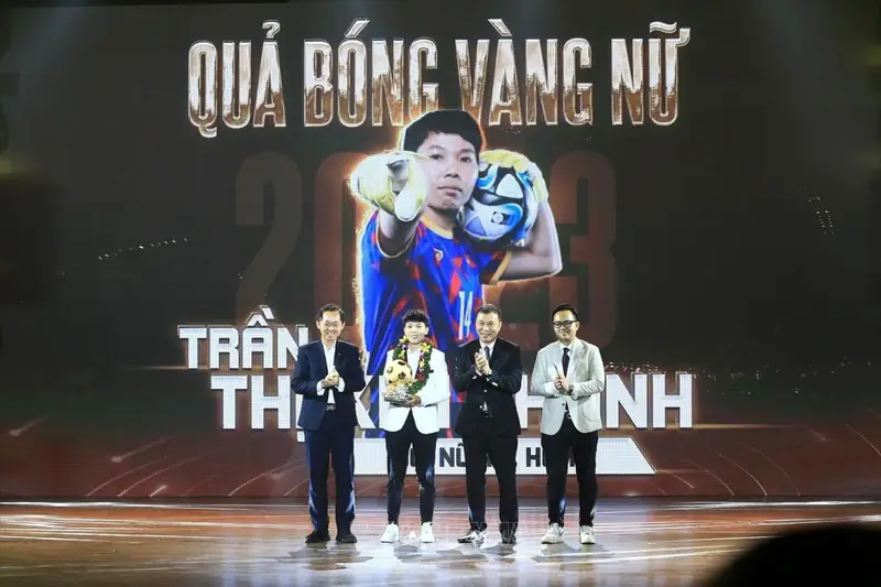 Trần Thị Kim Thanh nhận giải