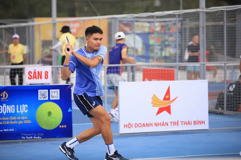 Trịnh Linh Giang vận động viên pickleball Trịnh Linh Giang thực hiện cú đánh phần 4