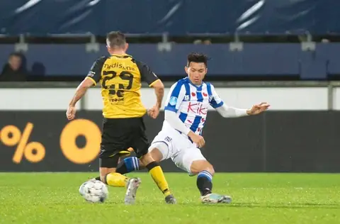 Văn Hậu Sang Heerenveen: Hành Trình Chinh Phục Châu Âu Bất Ngờ 2026 3 văn hậu sang heerenveen hà lan Văn Hậu ăn mừng