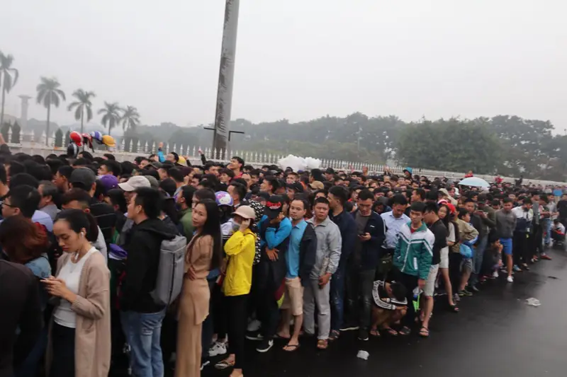 Vé Trận Việt Nam Mỹ Đình: Bí Mật Săn Vé 2026! 2 vé trận việt nam mỹ đình người hâm mộ xếp hàng mua vé