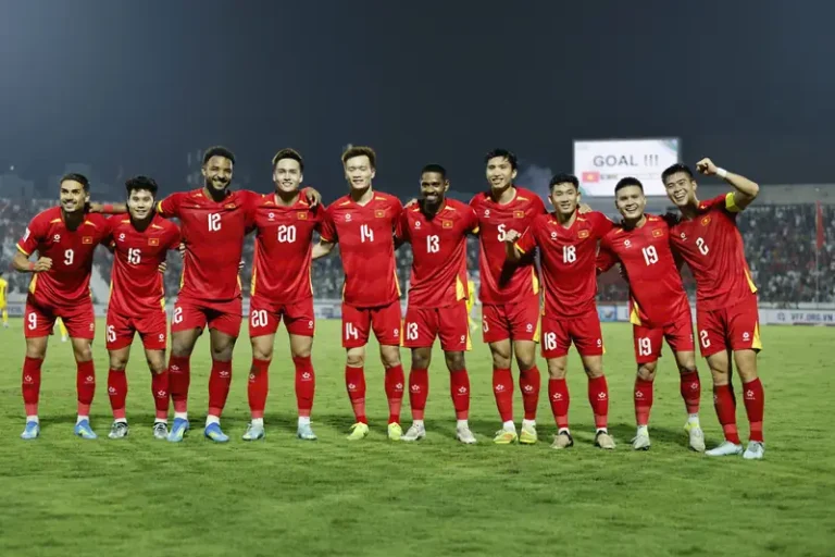 Việt Nam vs Malaysia Mấy Giờ? Hé Lộ Lịch Thi Đấu & Án Phạt Bất Ngờ 2026! 6 viet nam vs malaysia may gio cau thu viet nam an mung ban thang