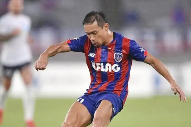 Yuto Nagatomo Yuto Nagatomo trong màu áo FC Tokyo phần 3